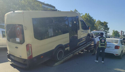 Minibüslere polis denetimi! Muayenesiz araç kullanan sürücü ‘Gün bulamıyorum’ diyerek cezaya itiraz etti - gundem
