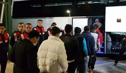 Balıkesir'de 17 düzensiz göçmen yakalandı - gundem