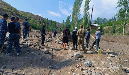 Kırgızistan'ı sel vurdu, 92 ev sulara gömüldü - dunya