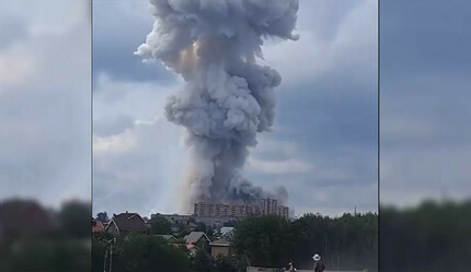 Fabrikada korkunç patlama anı kamerada: Çok sayıda yaralı var - dunya