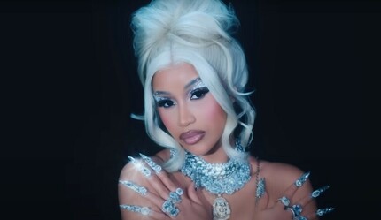 Cardi B’nin hayranına fırlattığı mikrofon rekor bir fiyata satıldı! Duyan pes artık diyor... - medya