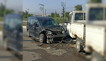 İki araç kafa kafaya çarpıştı: Çok sayıda yaralı var - gundem