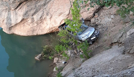 50 metre yükseklikten nehre uçtu: 1 ölü, 1 yaralı - gundem