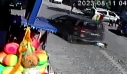 Sokak ortasında feci kaza: Yola atlayan kız çocuğu aracın altında kaldı, metrelerce sürüklendi - gundem