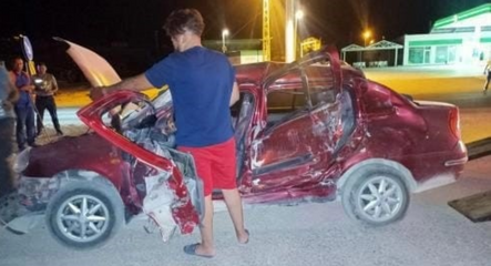 Kamyon ile otomobil çarpıştı: Ölü ve yaralılar var - gundem