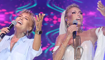 Muhteşem düet! Ajda Pekkan ile Semiramis Pekkan yıllar sonra aynı sahnede... - magazin