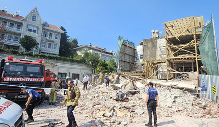 Beşiktaş'ta restorasyon çalışması yapılan bina çöktü: 1 ölü, 1 yaralı - gundem