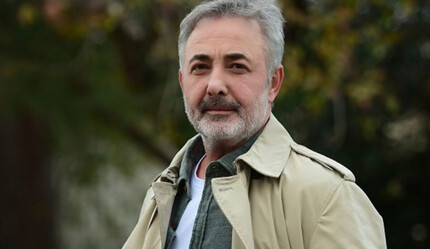 Boşanma sonrası fena dağıttı! Mehmet Aslantuğ’dan efkarlı pozlar... - magazin