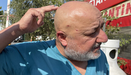 Sağlık raporu vermeyen doktora hasta ve yakınlarından darp: Dehşet anları kamerada - gundem