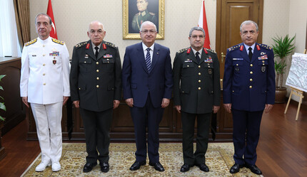 Kara Kuvvetleri Komutanlığı'nda devir-teslim: Bakan Güler törene katıldı - dunya