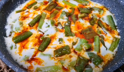 Çay olana kadar hazır! Sütlü biber kavurması kahvaltı sofranızı süsleyecek - yemek