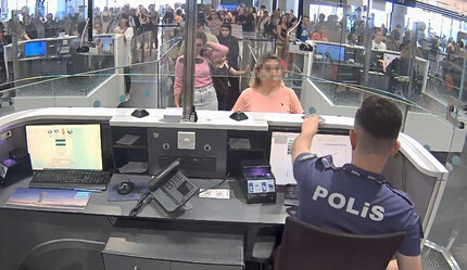 İç çamaşırına servet saklayan İranlı kadın yakayı ele verdi! Tam 30 milyon lira değerinde... - gundem