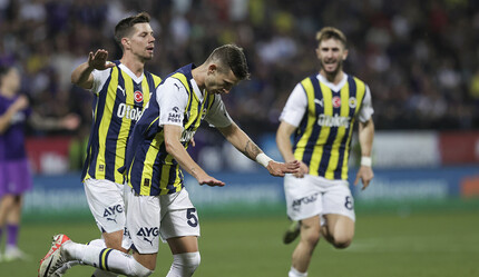 Son Dakika Fenerbahçe haberi: Maribor maçında tribünde yaşanan olaylardan dolayı mücadele durdu - spor