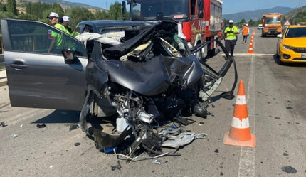 Tokat'ta otomobil bariyere çarptı: 1 ölü, 1 yaralı - gundem