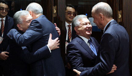 Budapeşte'de Türk zirvesi: Erdoğan, Özbek mevkidaşını sarılarak uğurladı - dunya
