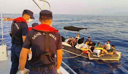 Bir Yunanistan klasiği... İtilen göçmenleri Türk sahil güvenlik ekipleri kurtardı - dunya