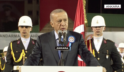 Cumhurbaşkanı Erdoğan'dan düzensiz göçmen açıklaması: Mülteci akınıyla köşeye sıkıştırma çabalarını boşa çıkarıyoruz - gundem