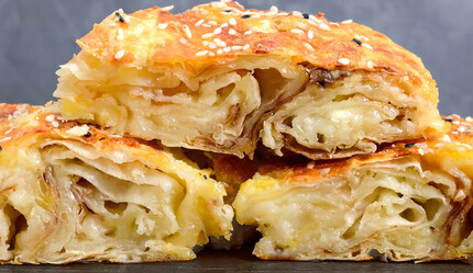 Misafirlere parmak yedirten börek… Lezzeti tek bir detayda saklı - YEMEK