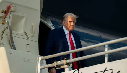 Trump, kefaletle tahliye oldu: Twitter'da sabıka fotoğrafını paylaştı - dunya