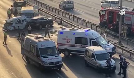 FSM Köprüsü çıkışında 4 araç birbirine girdi! 2'si ağır 5 yaralı var - 3-sayfa