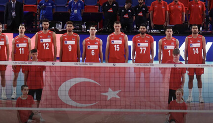 A Milli Erkek Voleybol Takımı 2023 Avrupa Şampiyonası'ndaki ilk maçında Fransa'ya 3-0 mağlup - spor