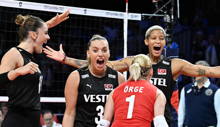 Zafer Filenin Sultanları'nın! Yarı finaldeyiz... (Türkiye - Polonya: 3-0 Maç Sonucu) - spor