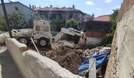 2 ay önce ölen babasıyla ilgili yaptığı ihbar şoke etti! El bombası iddiası ekipleri harekete geçirdi - gundem