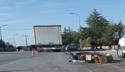 Tır, motosiklete çarptı: 1'i bebek 3 yaralı - gundem