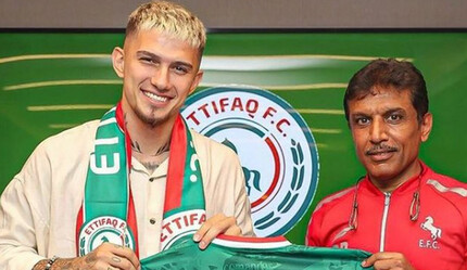 Suudi Arabistan'dan ayrılan Berat Özdemir Süper Lig'e geri döndü! Milli oyuncu İstanbul'a geldi - dunya