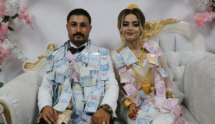 Görkemli düğünde 3,5 ton et yendi: Takılan takıları duyanların ağzı açık kaldı - turkiye