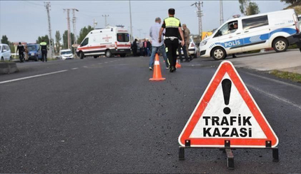 Otomobil önündeki araca çarptı: 4 yaralı - gundem