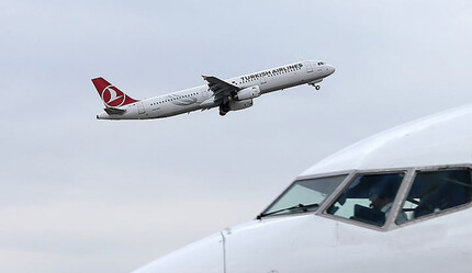 Gökyüzünde panik anlar! THY uçağı deport yolcu yüzünden acil iniş yaptı - gundem