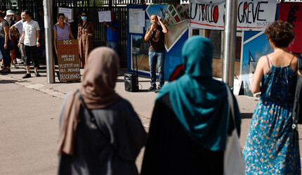Fransa'dan skandal karara onay: Okulda uzun elbise giyilmeyecek - dunya