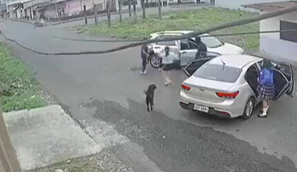 Silahlı kişiler önünü kestikleri araçtan 12 yaşındaki 'yanlış' kız çocuğunu kaçırdılar - gundem