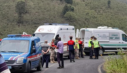 Doğacak bebekleri için kontrole gidiyorlardı! Dereye uçan araçta 3 kişi hayatını kaybetti - gundem