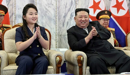 Kuzey Kore'den gövde gösterisi: Kim Jong-Un kızıyla birlikte izledi - dunya