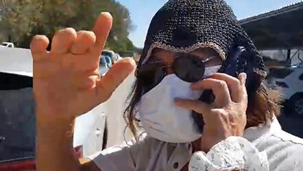 Hastanede görüntülenen Hülya Avşar kameralardan köşe bucak kaçtı - magazin