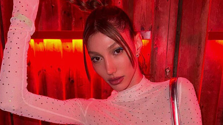 Şevval Şahin’e boyu kadar doğum günü çiçeği… Taşımakta güçlük çekti - magazin