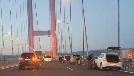 Köprüde bir garip olay! Kimse ne olduğunu anlayamadı... Aynı anda tüm araçların lastikleri patladı - gundem