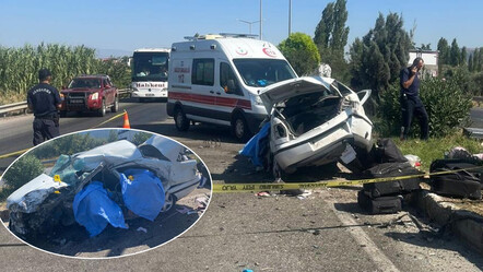 Manisa'da otomobil karşı şeride geçip tırla çarpıştı! 2 kişi öldü, 11 yaşındaki çocuk yaralandı - gundem