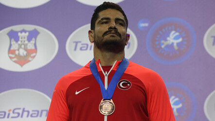 Milli güreşçi Taha Akgül bu kez bronzda kaldı ama 2024 Paris Olimpiyatları kotası aldı - spor