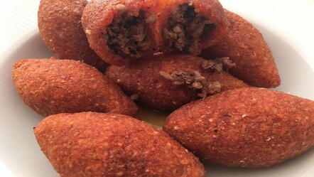 Damak çatlatan içli köftenin püf noktası! Köfteler asla dağılmıyor ve iyi pişiyor - yemek