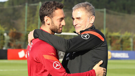 Hakan Çalhanoğlu, Stefan Kuntz'un ayrılığı sonrası ilk kez konuştu!