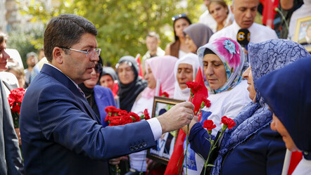 Bakan Tunç'tan Diyarbakır annelerine destek ziyareti: Her daim destek olmaya devam edeceğiz - gundem