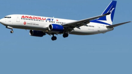 AnadoluJet uçağında panik anları: İniş sonrası taksi yolu dışına çıktı - gundem