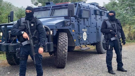 Kosova'da gerilim tırmanıyor! Sırplar polis karakoluna saldırdı - dunya