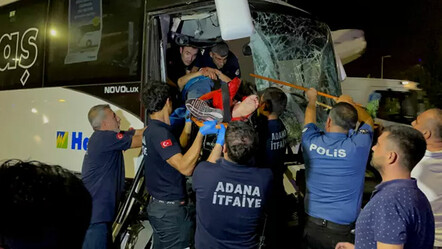 Korkunç kaza! Midibüs yön levhasına çarptı: Çok sayıda yaralı var - gundem