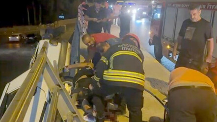 Kuşadası'nda feci kaza: Vücuduna saplanan demir boruyla hastaneye kaldırılan sürücü hayatını kaybetti - gundem