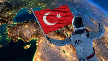 Rus kozmonottan ilk Türk uzay yolcularına tavsiye: Türk bayrağını alıp Dünya selfiesi yapsınlar - teknoloji