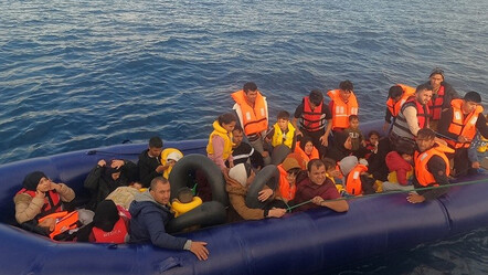 Ayvacık açıklarında 70 kaçak göçmen kurtarıldı, 41 kaçak göçmen yakalandı - gundem
